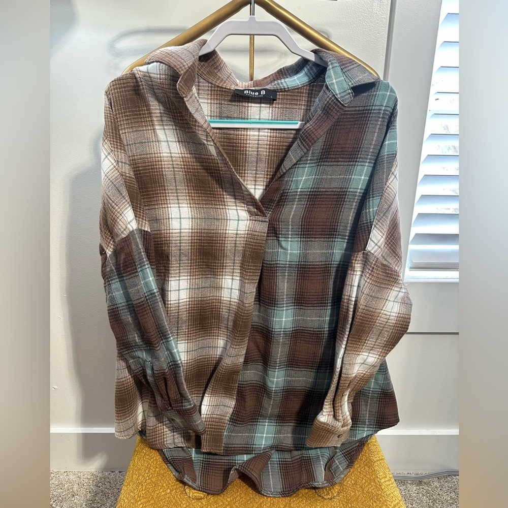 Blue B plaid flannel oversized top women’s size large NWOT